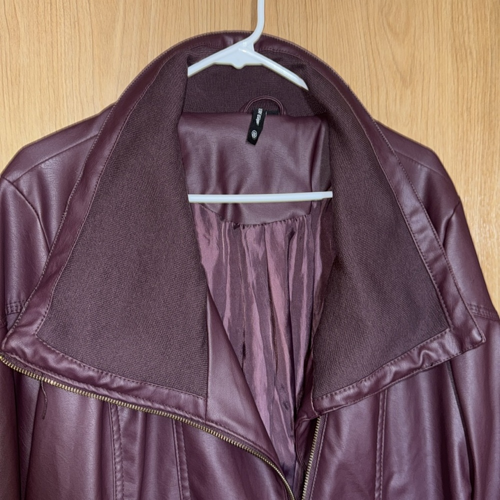 Outer Edge Women's burgundy full leather jacket, size 2X - Picture 5 of 7
